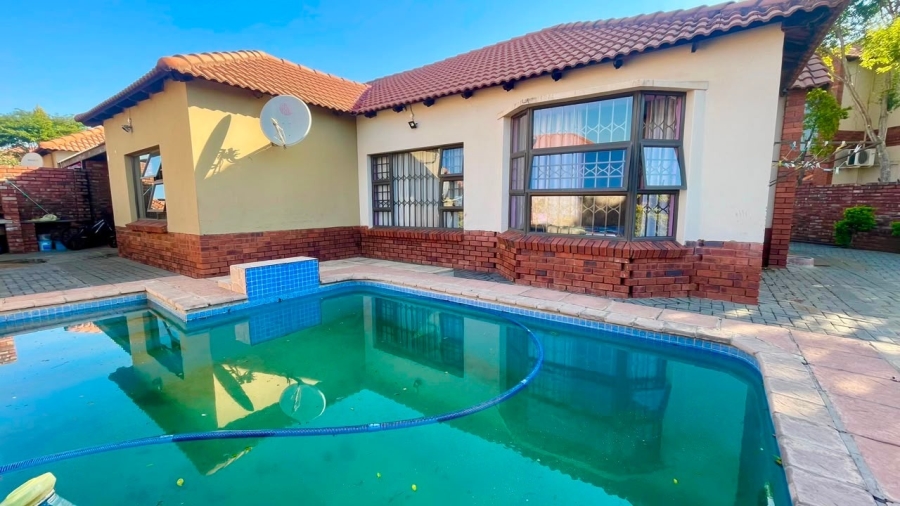 3 Bedroom Property for Sale in Waterval East North West